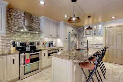 4 Bed 4 Bath Vacation home in Oaks at Wasatch - image 15