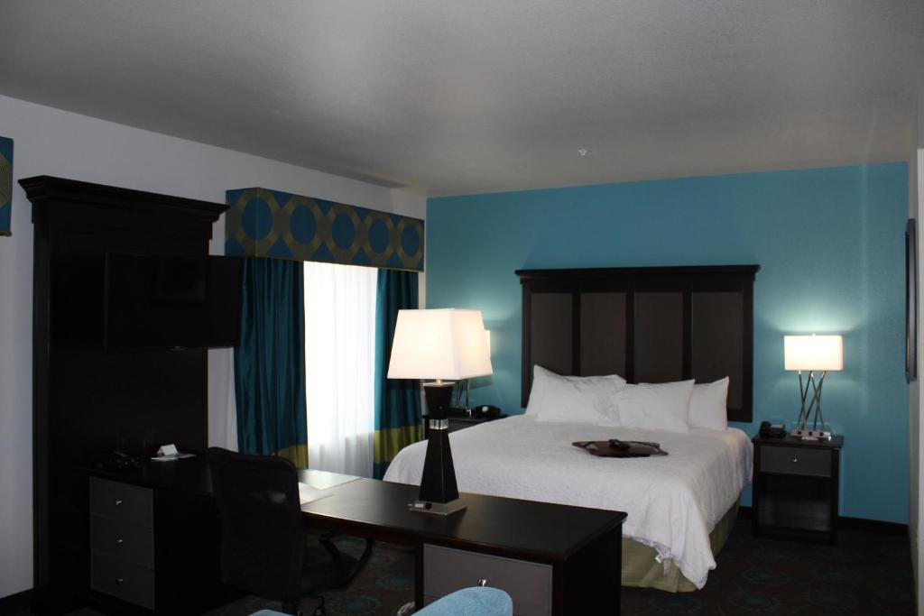 Hampton Inn Cotulla - main image