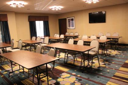 Hampton Inn Cotulla - image 10