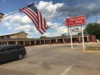 Village Inn Cotulla - image 8