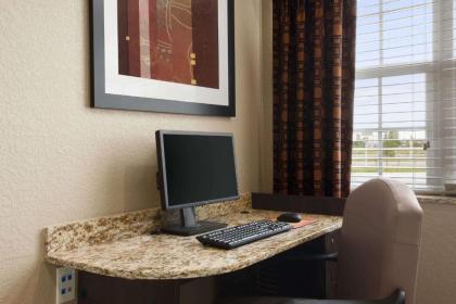 Microtel Inn & Suites Cotulla - image 10