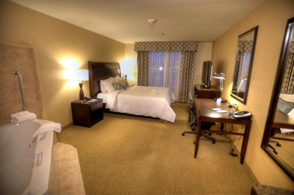 Hilton Garden Inn Omaha East/Council Bluffs - image 2