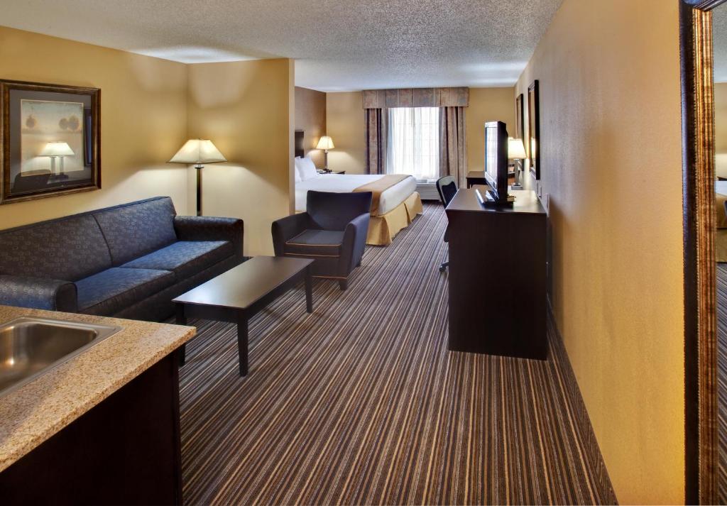 Holiday Inn Express Hotel & Suites Council Bluffs - Convention Center Area an IHG Hotel - image 2