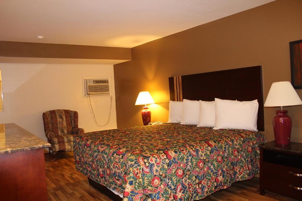 American Inn and Suites - image 3