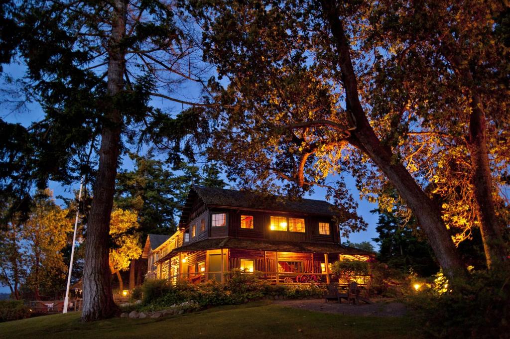 Captain Whidbey Inn - main image