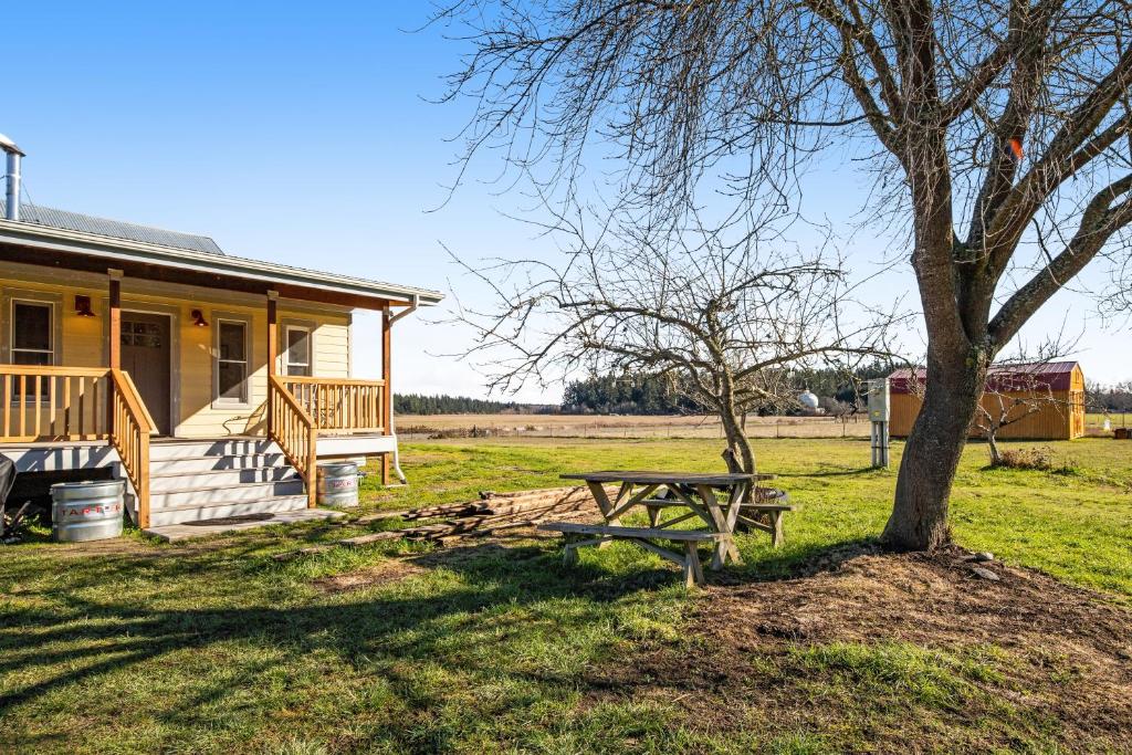 Historic Officer's Farmhouse at OLF - image 6