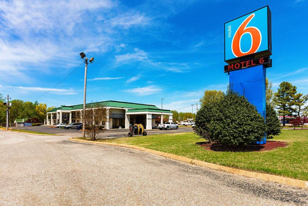 Motel 6-Covington TN - main image