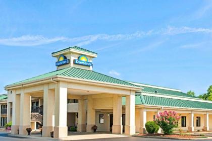 Days Inn by Wyndham Covington Tennessee