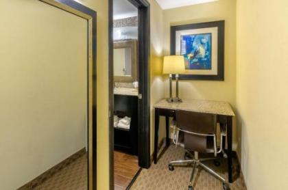 Quality Inn - image 11