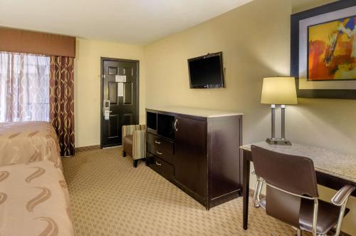 Quality Inn - image 3