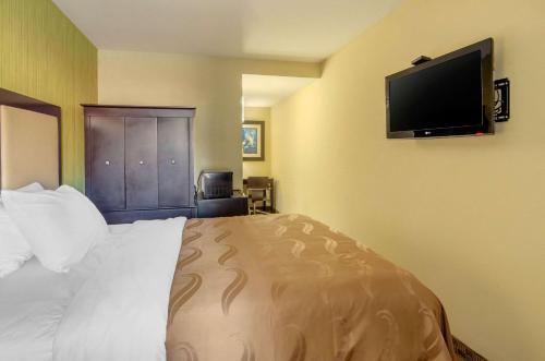 Quality Inn - image 5