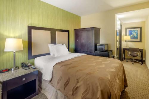 Quality Inn - image 6