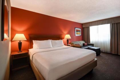 Holiday Inn Cincinnati-Riverfront an IHG Hotel - image 4