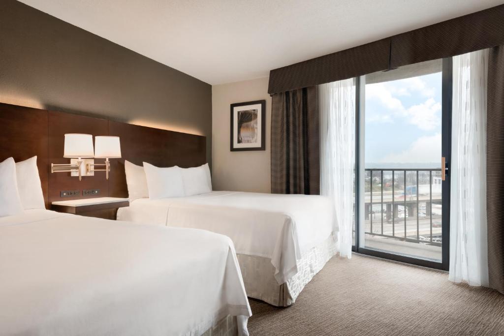 Radisson Hotel Cincinnati Riverfront - image 4