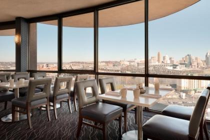 Radisson Hotel Cincinnati Riverfront - image 9