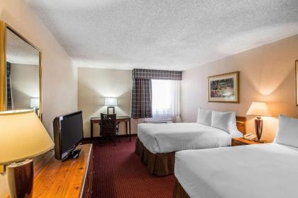 Quality Inn & Suites - image 10