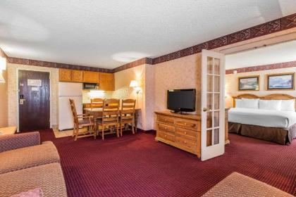 Quality Inn & Suites - image 11