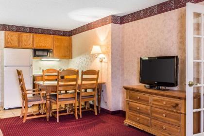 Quality Inn & Suites - image 14