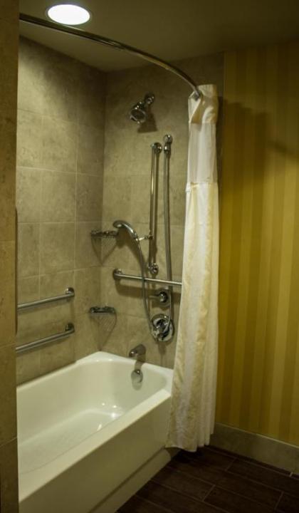 Hilton Garden Inn Pittsburgh/Cranberry - image 8