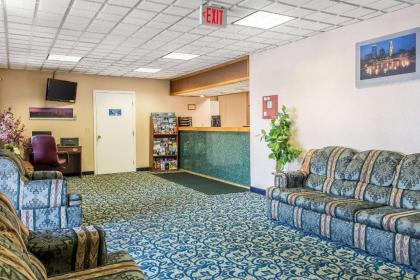 Econo Lodge Cranston - Providence - image 2