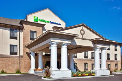 Holiday Inn Express Hotel & Suites Crawfordsville an IHG Hotel - main image