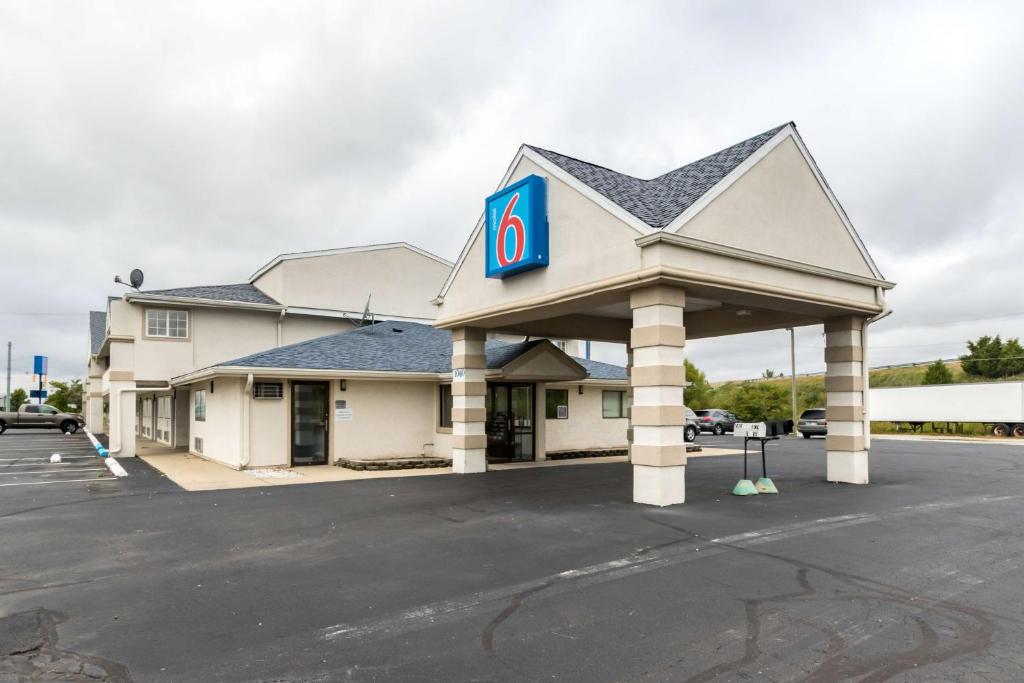 Motel 6-Crawfordsville IN - main image