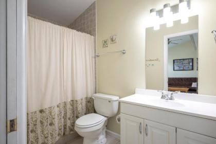 Tarpon Run 12 3 Bedrooms Pool WiFi Sleeps 7 Walk to Beach - image 13