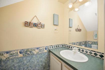 Tarpon Run 12 3 Bedrooms Pool WiFi Sleeps 7 Walk to Beach - image 14