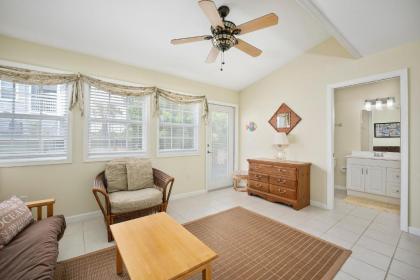 Tarpon Run 12 3 Bedrooms Pool WiFi Sleeps 7 Walk to Beach - image 4