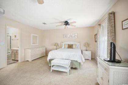 Tarpon Run 12 3 Bedrooms Pool WiFi Sleeps 7 Walk to Beach - image 9