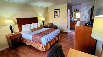 Best Western Plus Northwoods Inn - image 4