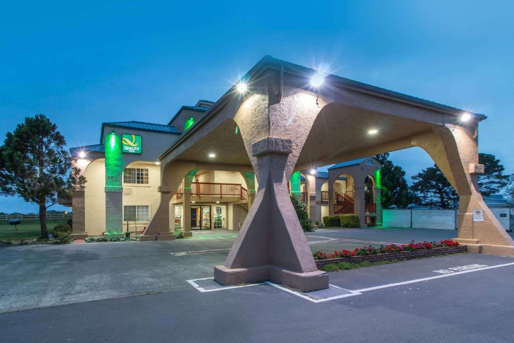 Quality Inn & Suites Redwood Coast - main image