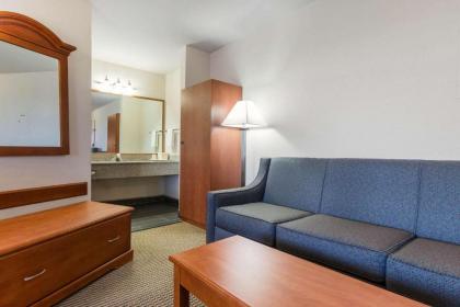 Quality Inn & Suites Redwood Coast - image 13