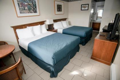 Pacific Inn - image 12