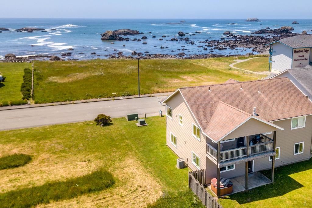 Crescent City Beach House - main image