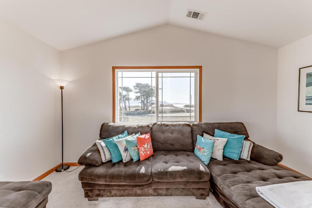 Crescent City Beach House - image 4