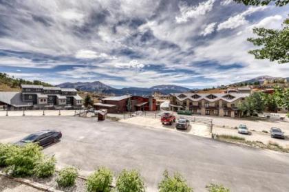 Beautiful mountain View Condo