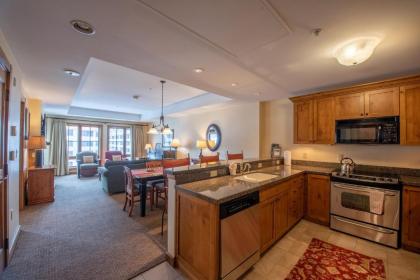 Updated 1 Bedroom Condo in Mountaineer Square condo - image 5