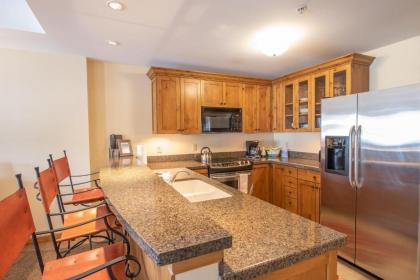 Updated 1 Bedroom Condo in Mountaineer Square condo - image 7