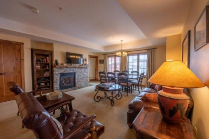 Large 3 bedroom 4 bathroom Condo in Mountaineer Square condo