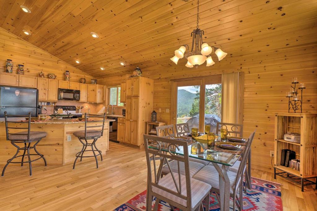 Cripple Creek Mtn Getaway with Panoramic Views - image 6