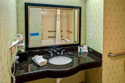 Hampton Inn Crossville - image 13