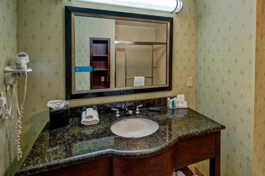 Hampton Inn Crossville - image 4