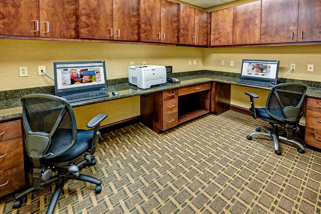 Hampton Inn Crossville - image 7