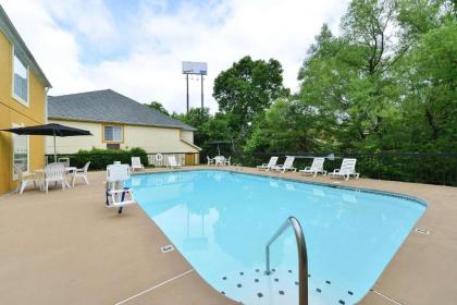 Quality Inn Crossville Near Cumberland Mountain State Park - image 2