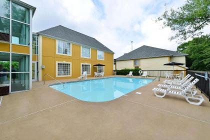 Quality Inn Crossville Near Cumberland Mountain State Park - image 4