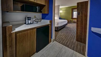 Holiday Inn Express & Suites Crossville an IHG Hotel - image 11