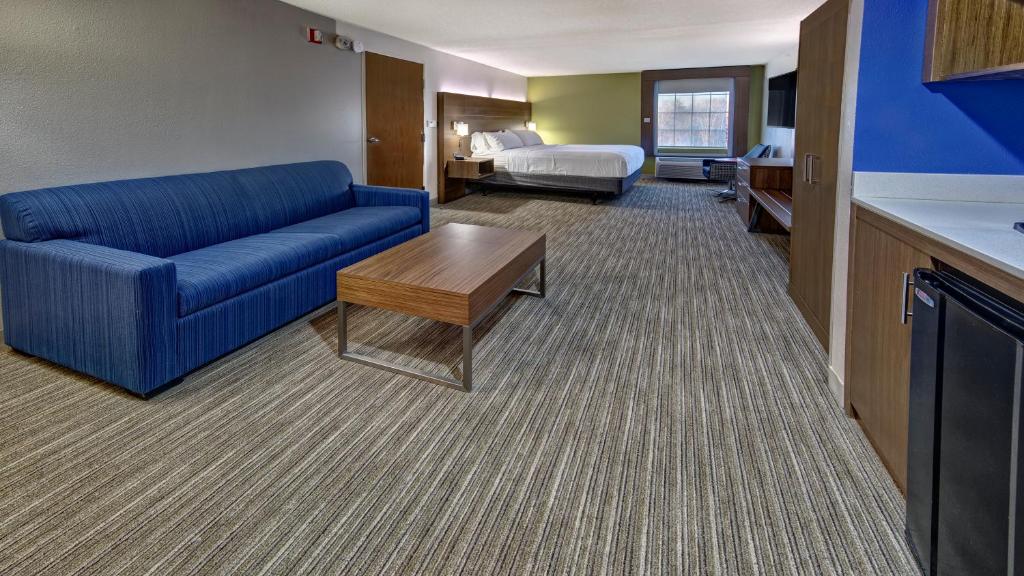 Holiday Inn Express & Suites Crossville an IHG Hotel - image 7