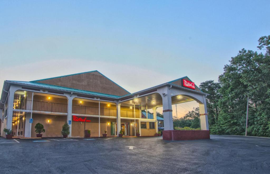 Red Roof Inn Crossville - main image