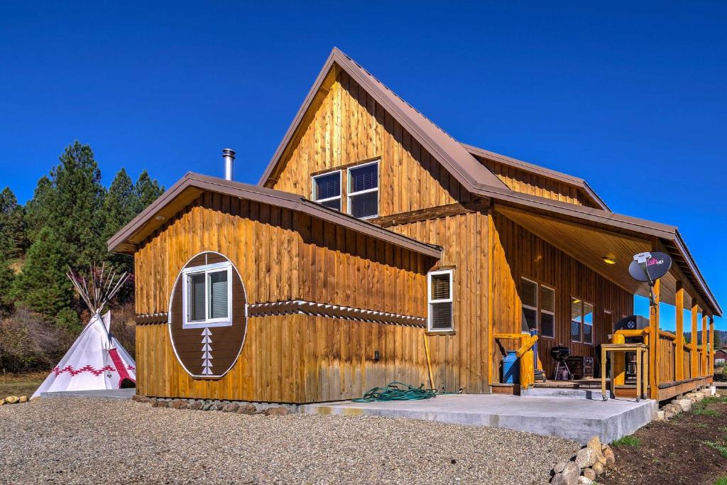 Garden Valley Cabin with Teepee Deck and Mtn Views! - image 7